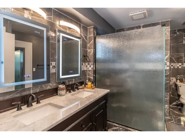 $444,000 | 1006 Woodwillow Drive, Roseburg, OR 97471