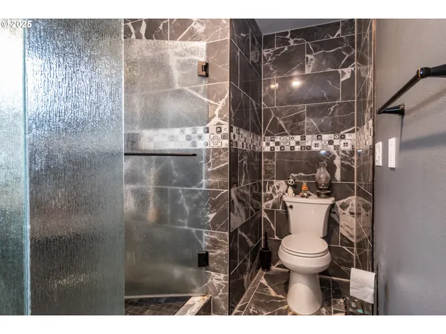 $444,000 | 1006 Woodwillow Drive, Roseburg, OR 97471