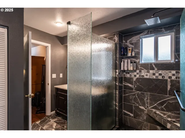 $444,000 | 1006 Woodwillow Drive, Roseburg, OR 97471