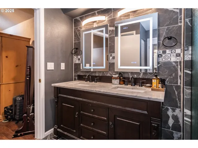 $444,000 | 1006 Woodwillow Drive, Roseburg, OR 97471