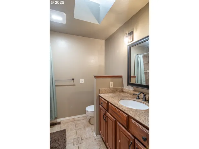 $444,000 | 1006 Woodwillow Drive, Roseburg, OR 97471