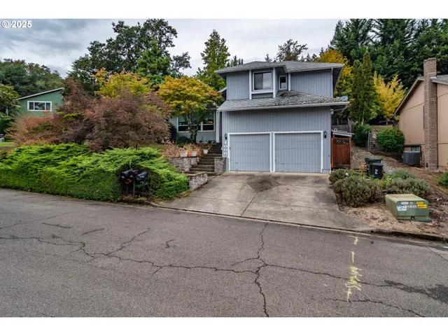 $444,000 | 1006 Woodwillow Drive, Roseburg, OR 97471