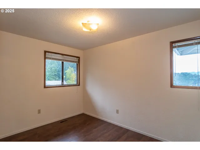 $444,000 | 1006 Woodwillow Drive, Roseburg, OR 97471