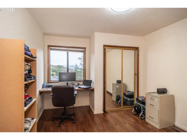 $444,000 | 1006 Woodwillow Drive, Roseburg, OR 97471