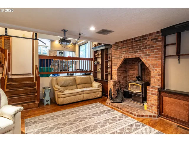 $444,000 | 1006 Woodwillow Drive, Roseburg, OR 97471