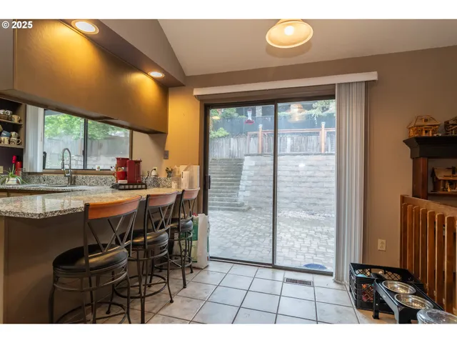 $444,000 | 1006 Woodwillow Drive, Roseburg, OR 97471