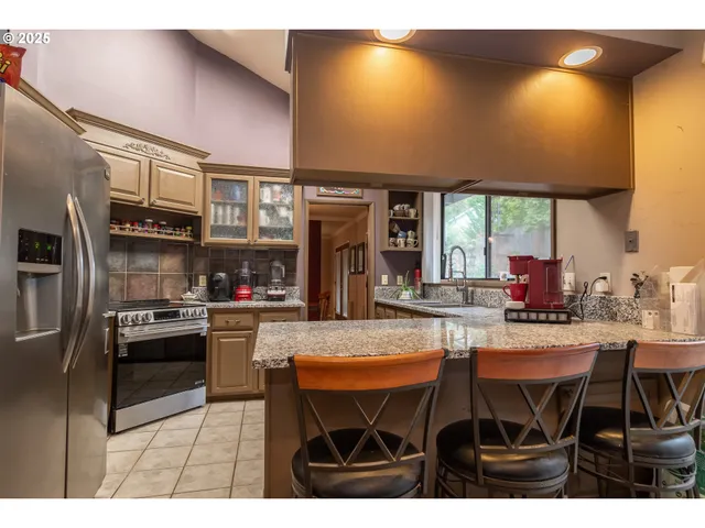 $444,000 | 1006 Woodwillow Drive, Roseburg, OR 97471