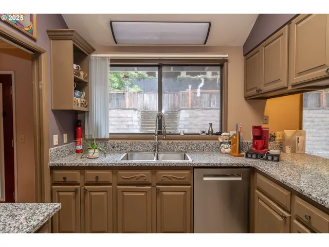 $444,000 | 1006 Woodwillow Drive, Roseburg, OR 97471