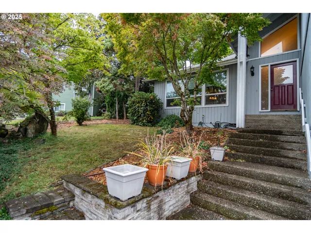 $444,000 | 1006 Woodwillow Drive, Roseburg, OR 97471