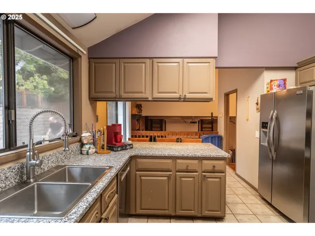 $444,000 | 1006 Woodwillow Drive, Roseburg, OR 97471