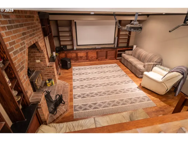 $444,000 | 1006 Woodwillow Drive, Roseburg, OR 97471