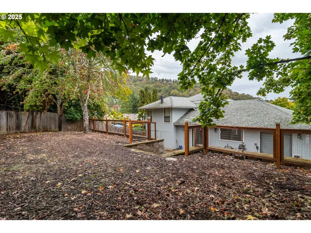 $444,000 | 1006 Woodwillow Drive, Roseburg, OR 97471