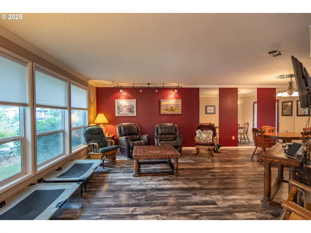 $444,000 | 1006 Woodwillow Drive, Roseburg, OR 97471