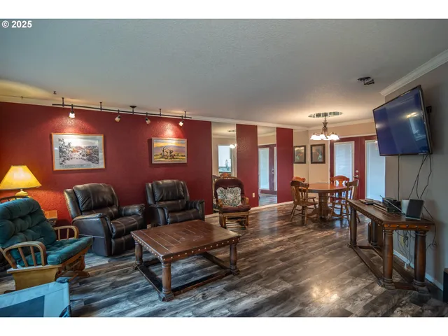 $444,000 | 1006 Woodwillow Drive, Roseburg, OR 97471