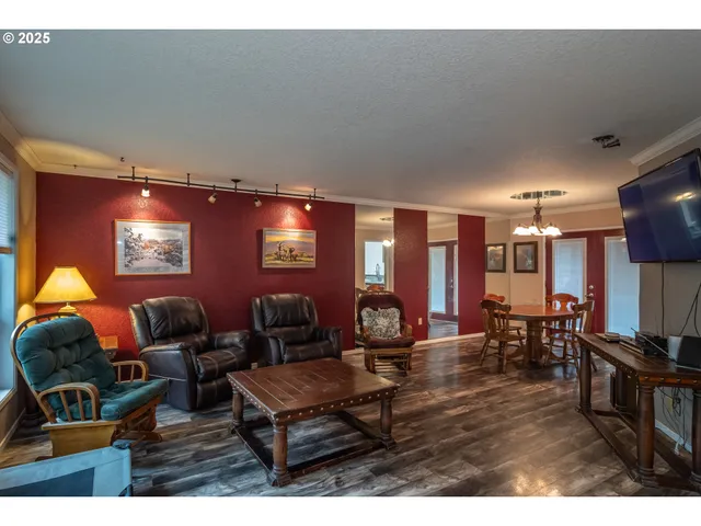 $444,000 | 1006 Woodwillow Drive, Roseburg, OR 97471