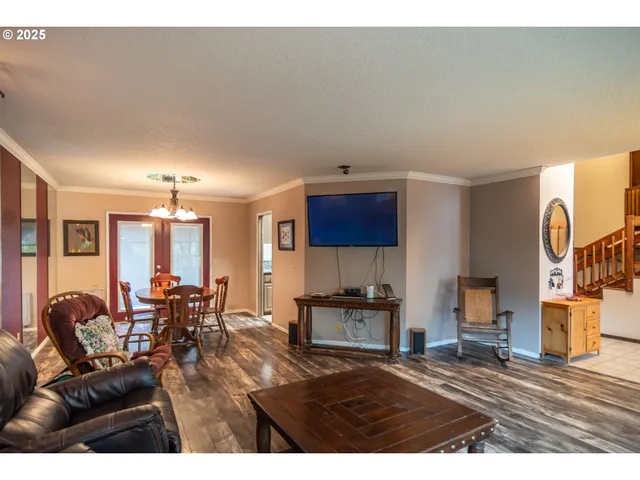 $444,000 | 1006 Woodwillow Drive, Roseburg, OR 97471