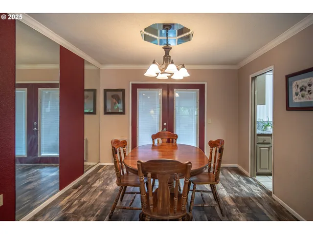 $444,000 | 1006 Woodwillow Drive, Roseburg, OR 97471