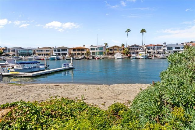 $13,000,000 | 4 Harbor Island, Newport Beach, CA 92660
