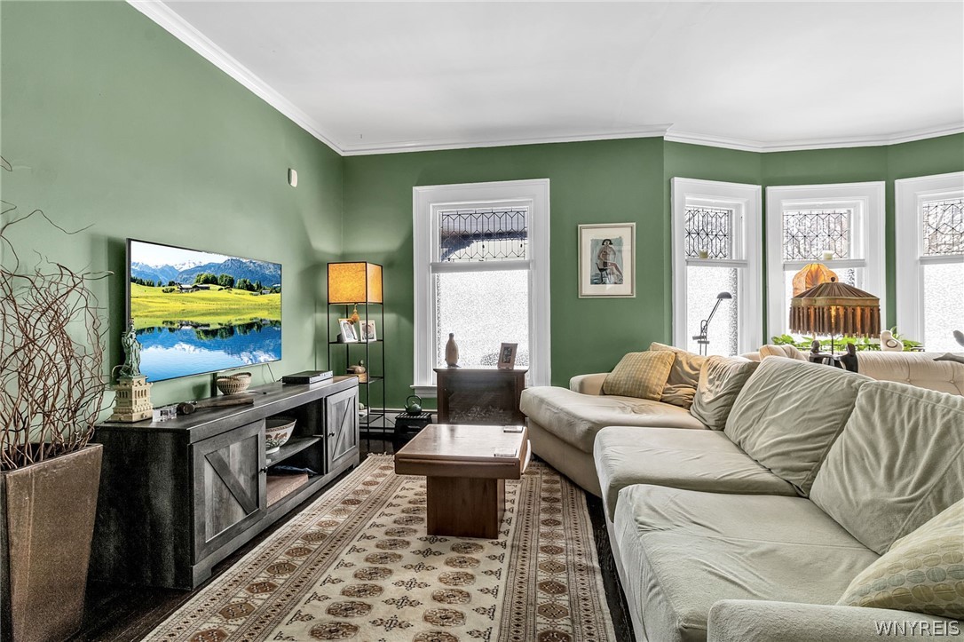 28 Colonial Circle Buffalo, NY 14213 - Photo 4 of 49