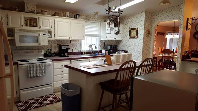 476 Whippoorwill Ridge Lane Ferrum, VA 24088 - Photo 5 of 36 Kitchen w/Island Bar
