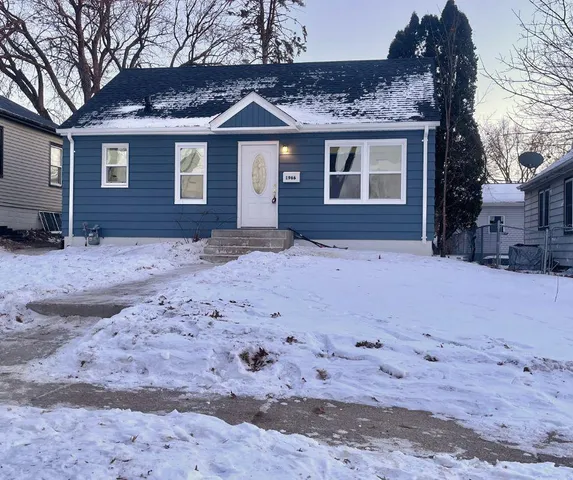 $300,000 | 1966 Nebraska Avenue East, St. Paul, MN 55119