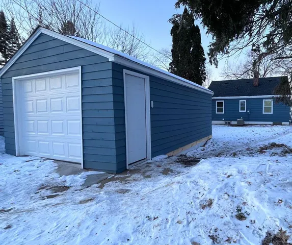 $300,000 | 1966 Nebraska Avenue East, St. Paul, MN 55119