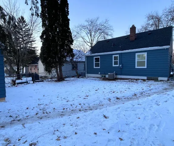 $300,000 | 1966 Nebraska Avenue East, St. Paul, MN 55119