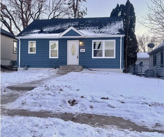 $300,000 | 1966 Nebraska Avenue East, St. Paul, MN 55119