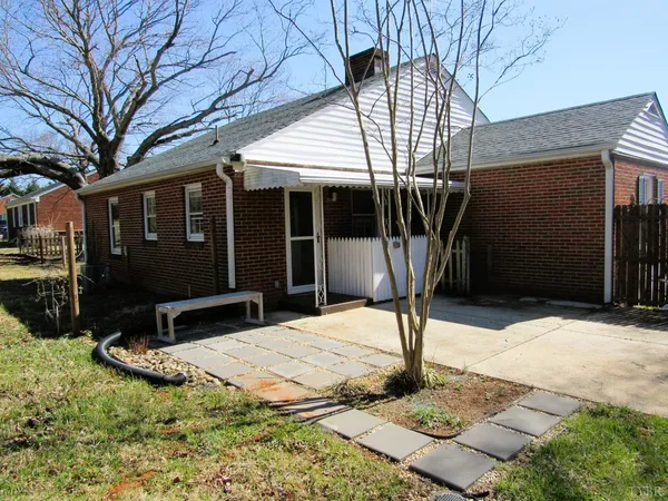a view of a patio with table and chairs a barbeque with wooden fence and floor