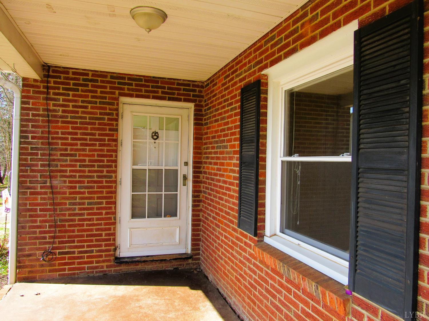 144 Maple Lane Amherst, VA 24521 - Photo 4 of 29 a view of entrance