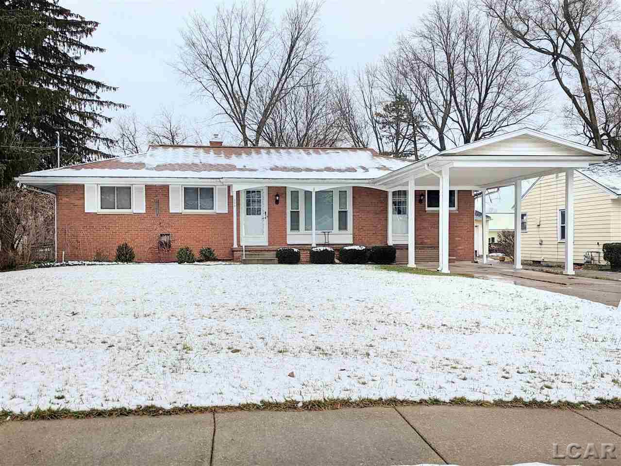 554 Riverside Avenue Adrian, MI 49221 - Photo 2 of 21