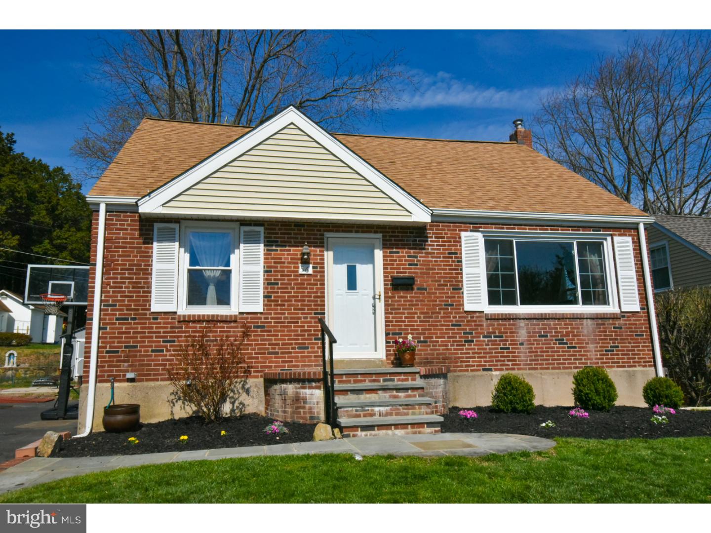 56 South Malin Road Broomall, PA 19008 - Photo 1 of 25 Gallery Image 1