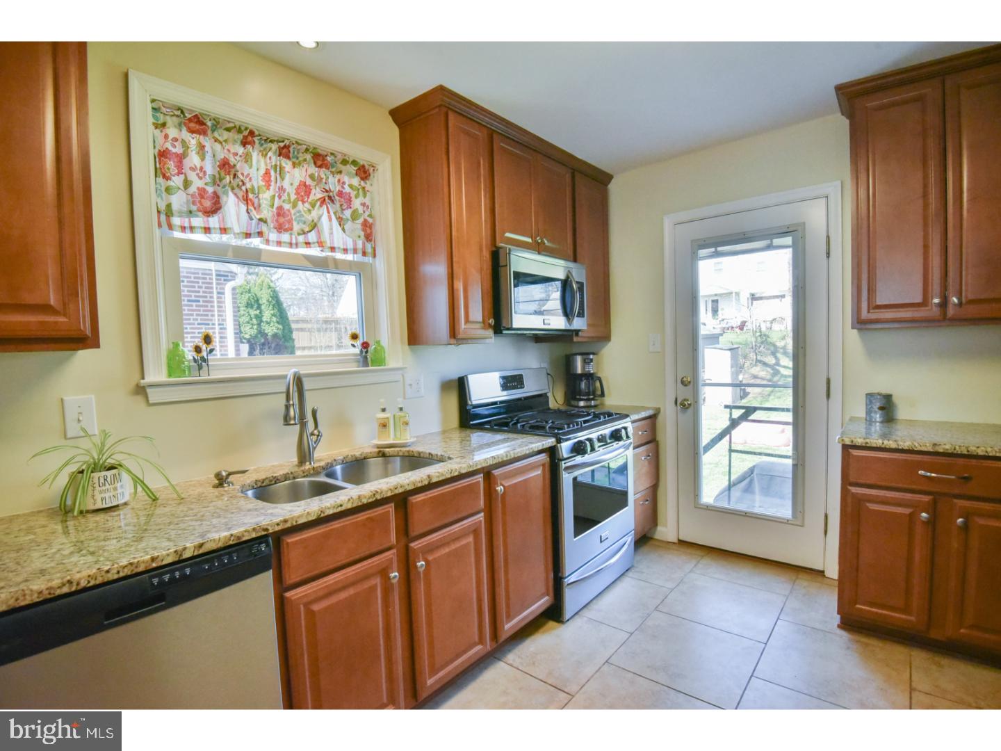 56 South Malin Road Broomall, PA 19008 - Photo 10 of 25 Gallery Image 10