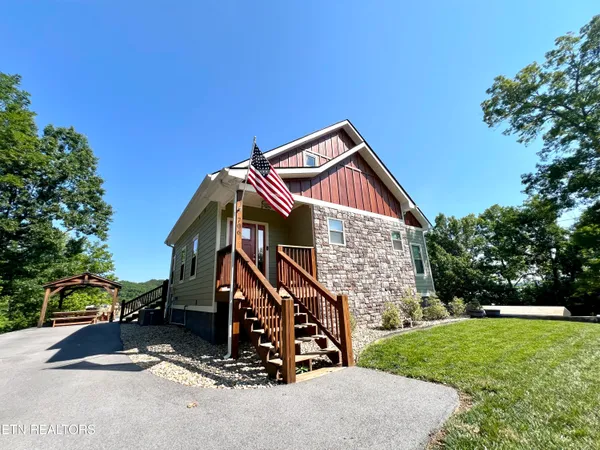 $899,900 | 706 Fairgarden Circle, Sevierville, TN 37876