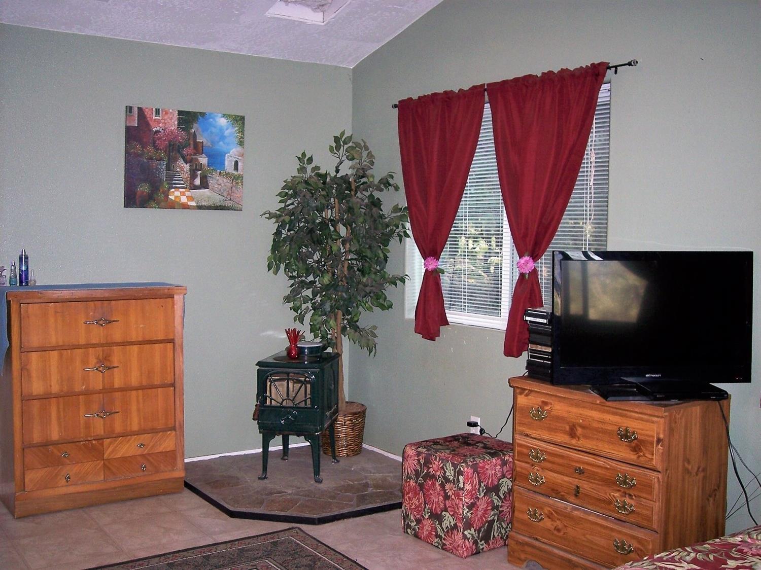 2140 Obenchain Road Eagle Point, OR 97524 - Photo 18 of 31 Master bedroom, stove is decorative.