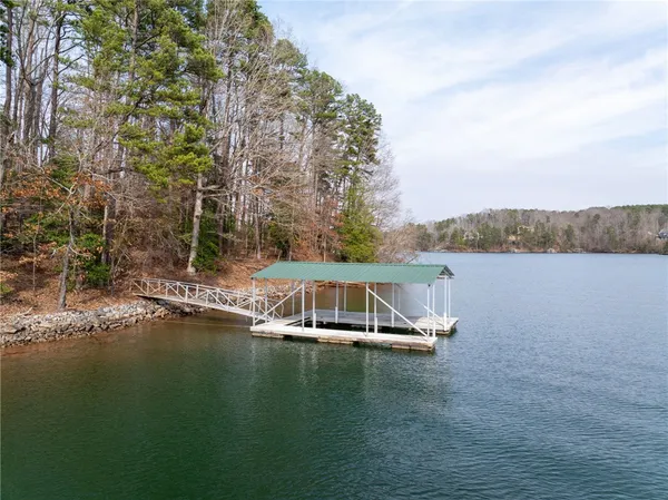 $719,696 | 537 Peninsula Road, West Union, SC 29696