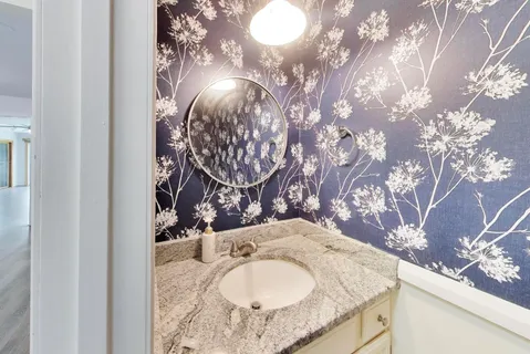 $649,000 | 8 Hampton Court, Mundelein, IL 60060