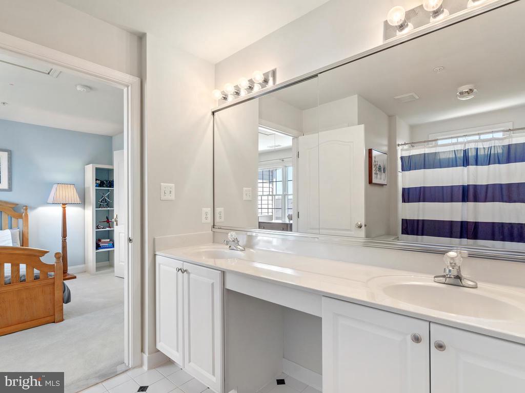 18324 Tapwood Road Boyds, MD 20841 - Photo 31 of 47 Jack & Jill Full Bathroom