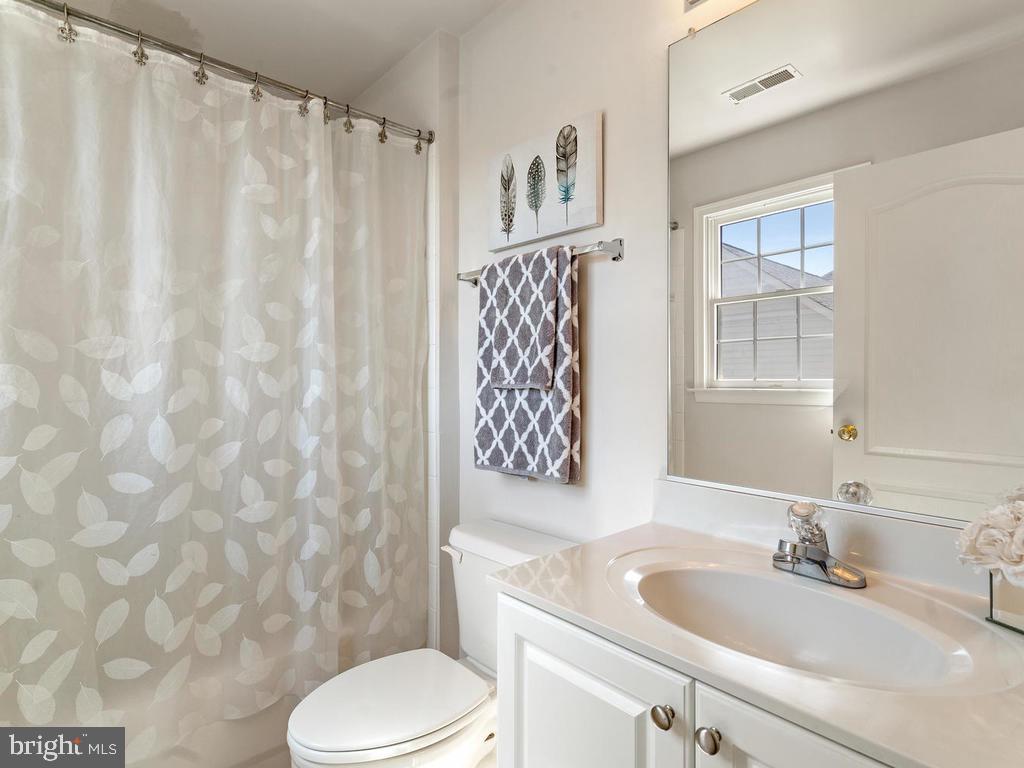 18324 Tapwood Road Boyds, MD 20841 - Photo 34 of 47 Full Bathroom 3