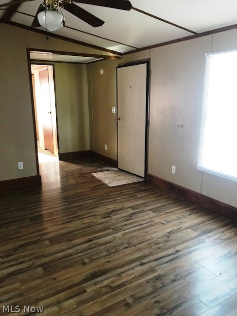 43627 Rich Valley Road Caldwell, OH 43724 - Photo 2 of 19 Entry/Living room