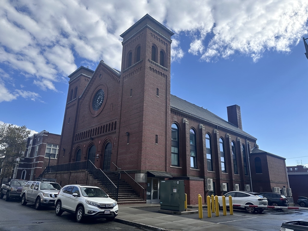 a car parked in front of a building