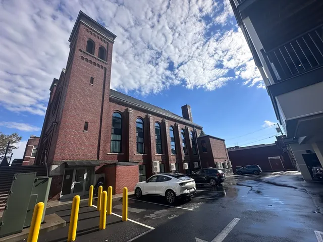 a view of a car park in front of house