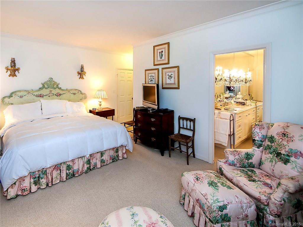 924 Cherokee Road, Unit F2 Charlotte, NC 28207 - Photo 14 of 19 Gallery Image 14