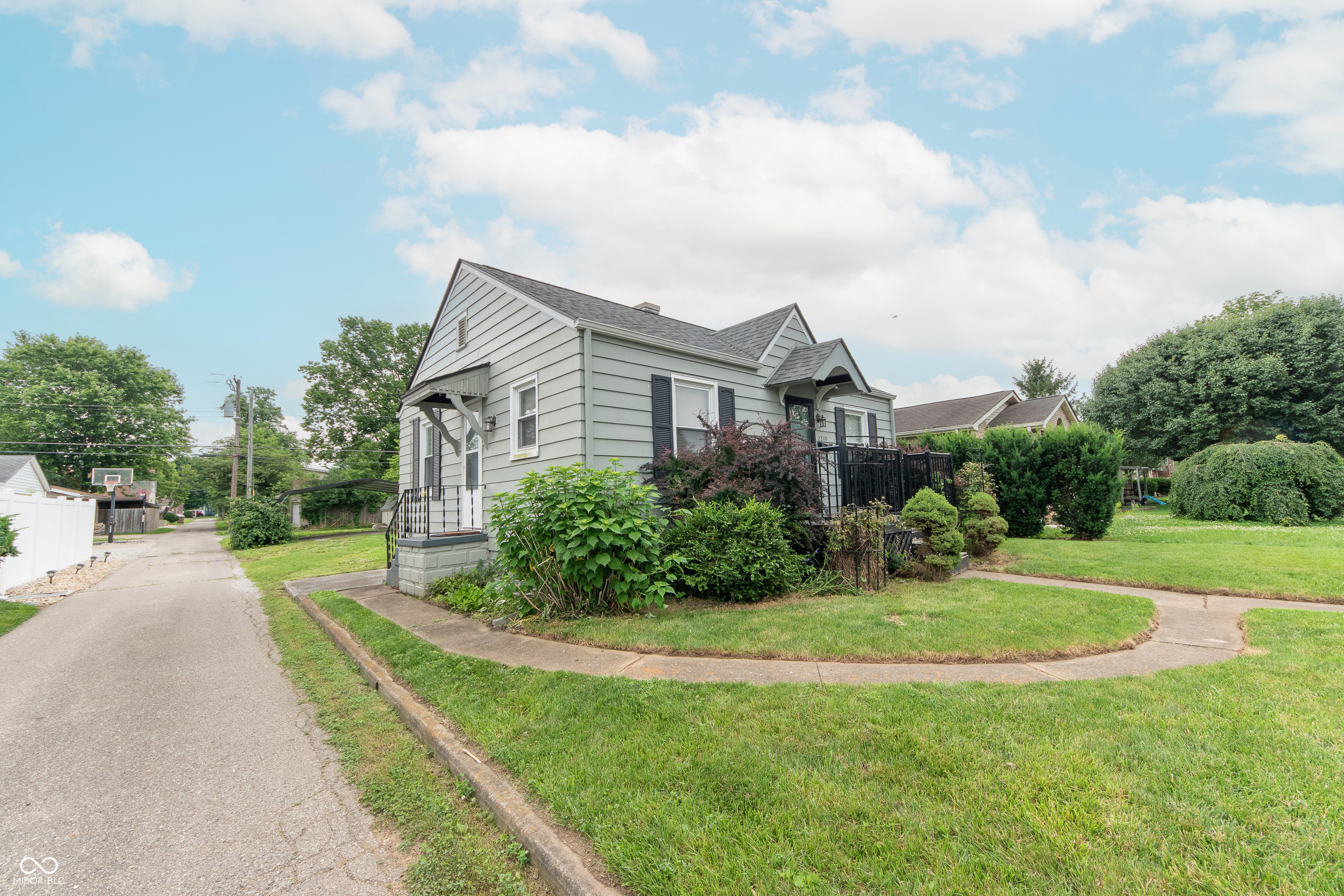 2249 Maple Street Columbus, IN 47201 - Photo 2 of 22 Gallery Image 2