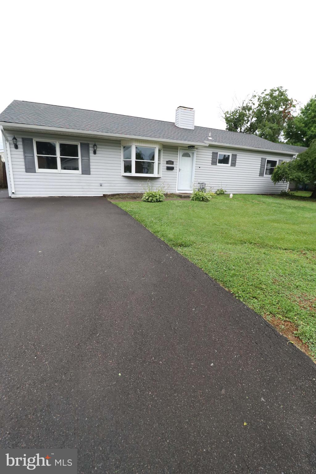 817 Fairfield Road Fairless Hills, PA 19030 - Photo 3 of 35 Gallery Image 3