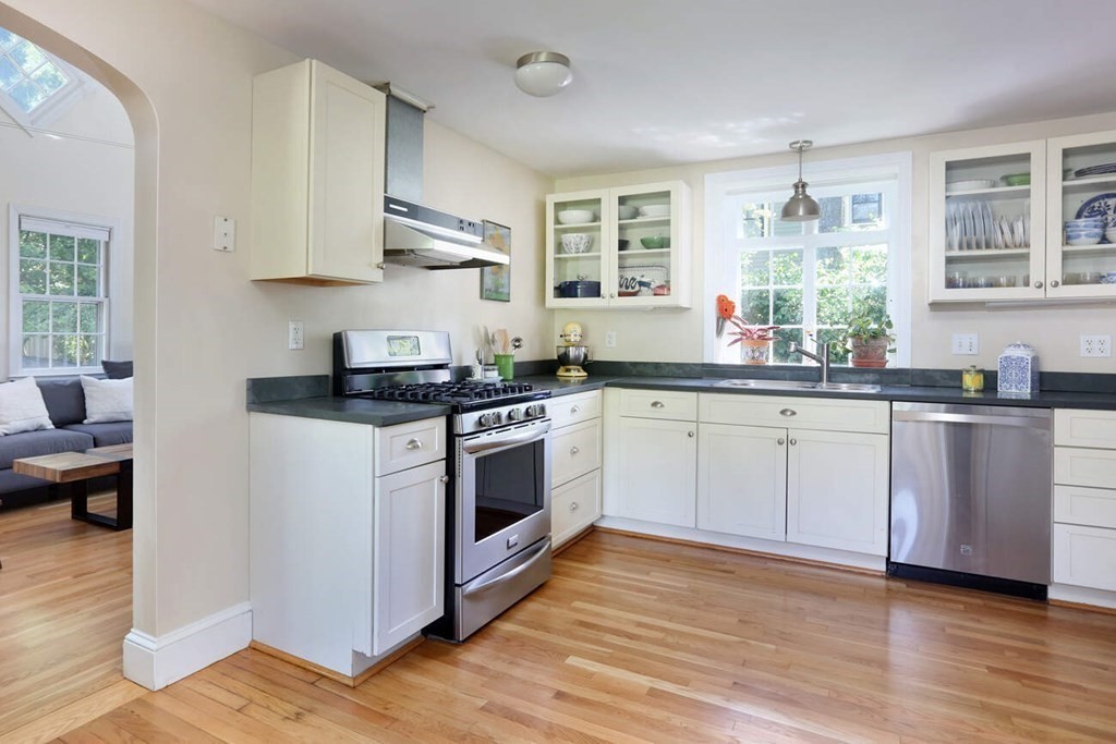 20 Beverly Road Newton, MA 02461 - Photo 5 of 17