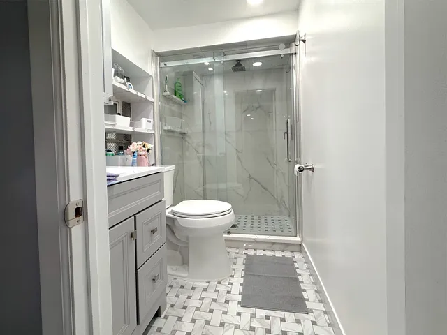a bathroom with a toilet and a shower