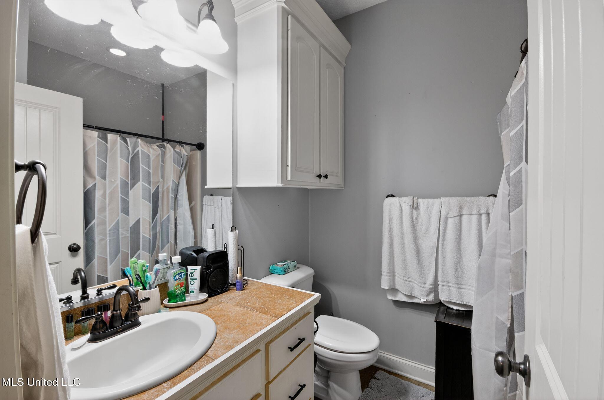 913 Caitlin Cove Brandon, MS 39047 - Photo 21 of 30 24_913_Caitlin_Cove_Brandon_MS_39047-Bat