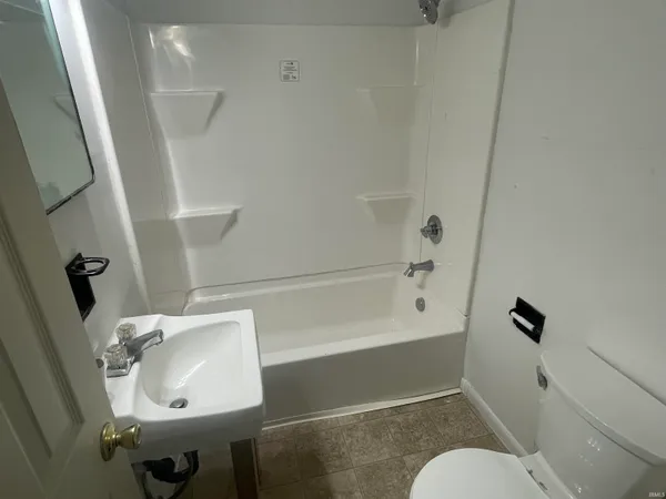 $1,175 | 5229 South College Drive, Bloomington, IN 47403