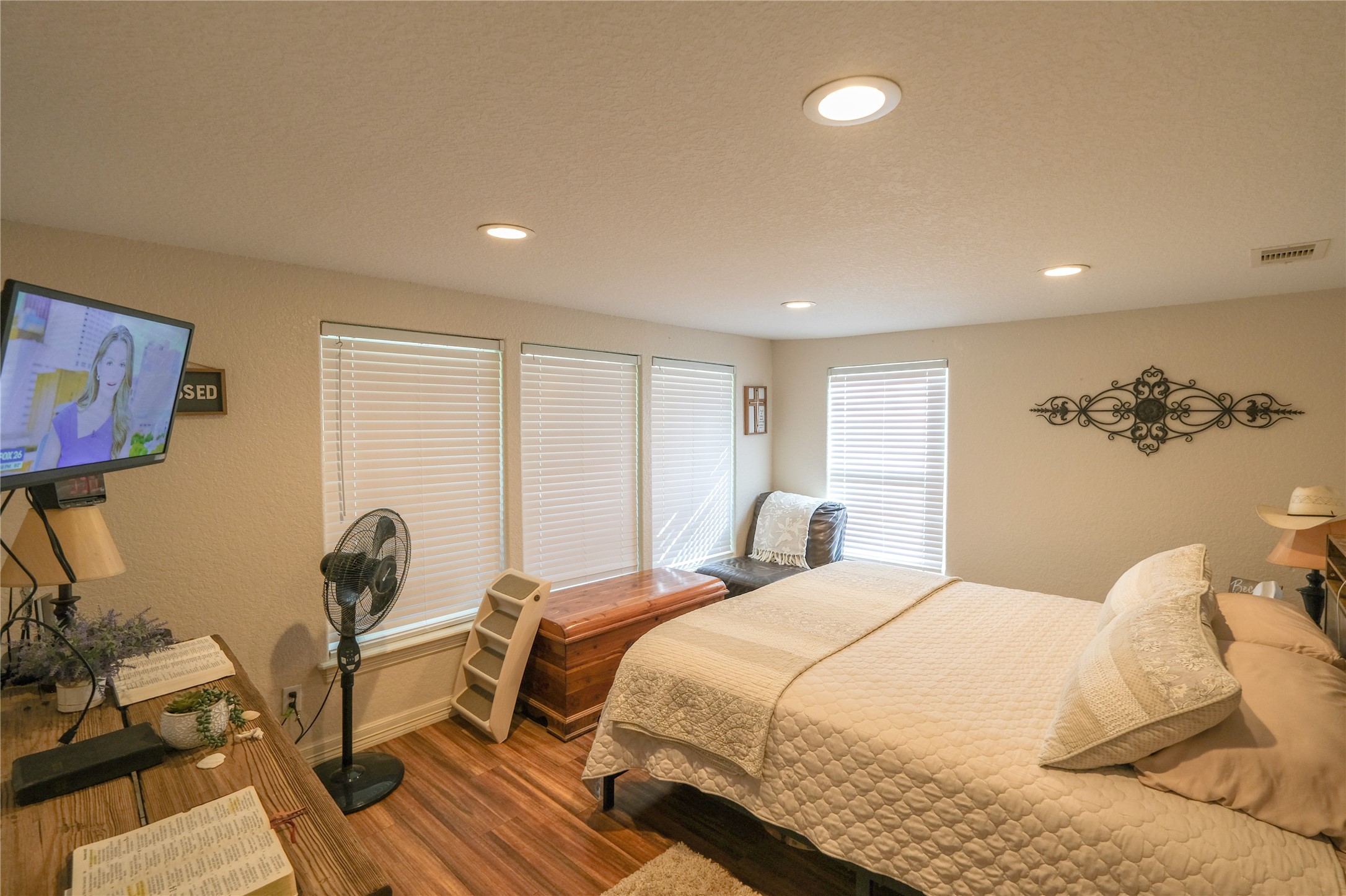 29523 County Road 25 Damon, TX 77430 - Photo 15 of 42 Primary Bedroom View 1